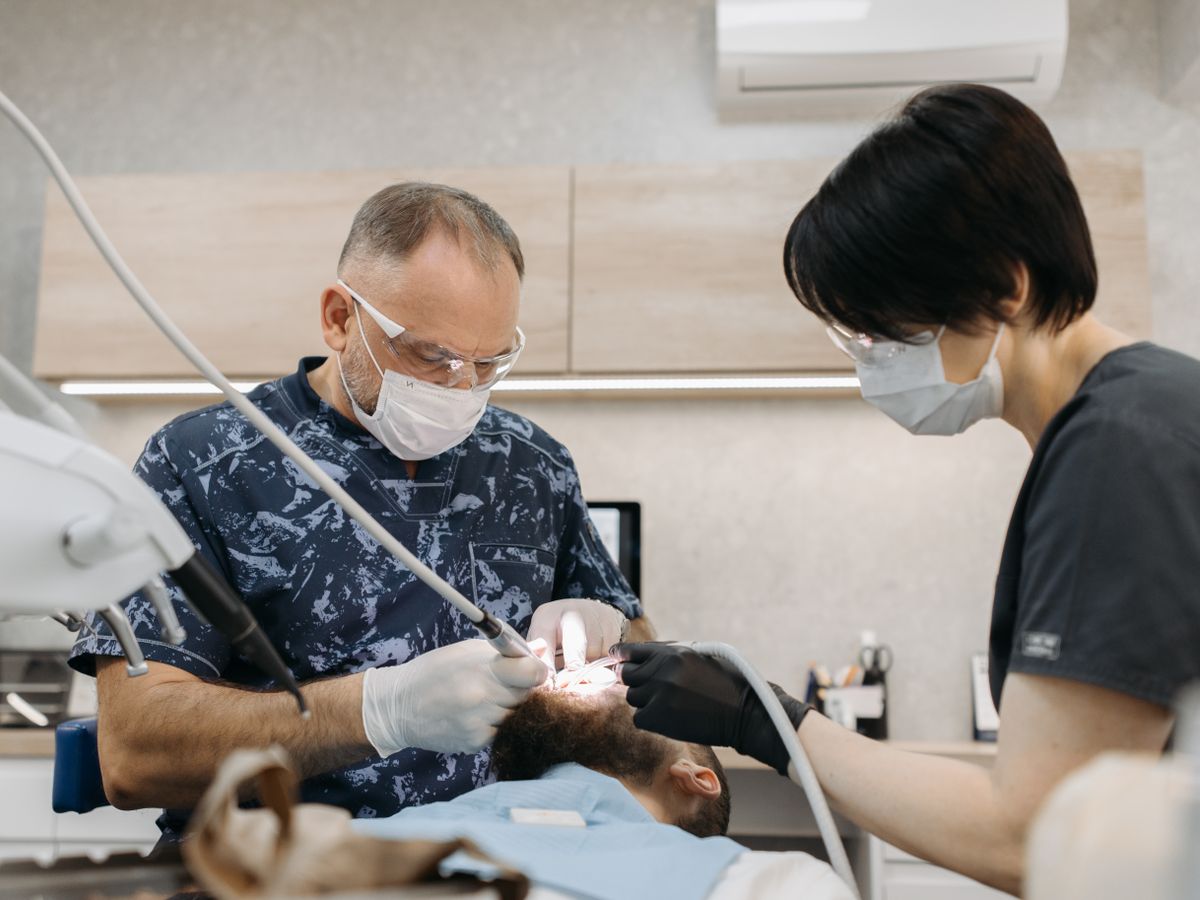 Sterilizasyon protokolü uygulanan klinik ortamı